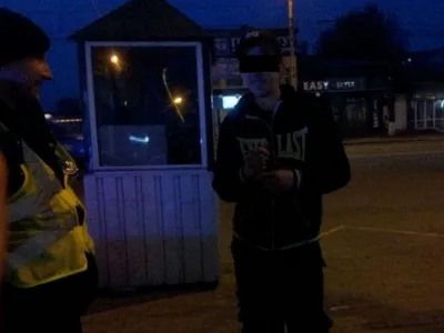 Чоловік під кайфом сів на дитячий велосипед і поїхав підкорювати вулиці міста