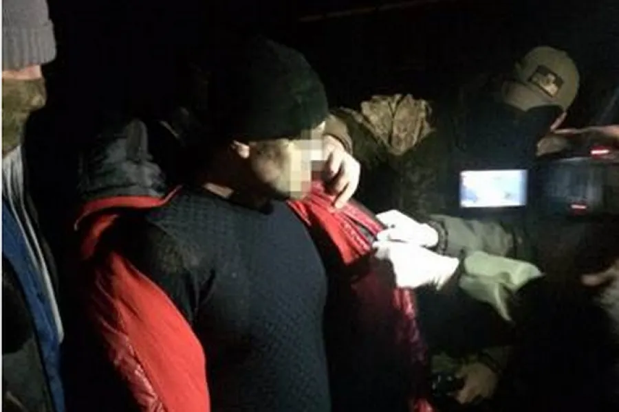 Вінницькі силовики викрили в АТО військового-хабарника і контрабанду телефонів