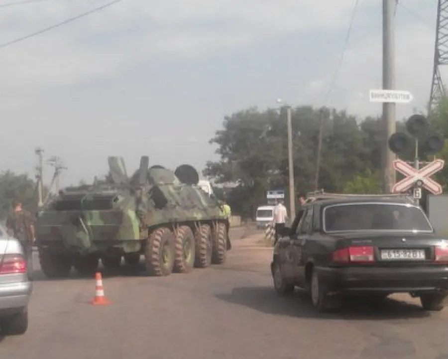 У Вінниці не розминулися БТР і мікроавтобус