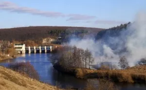 Сабарів у диму: вінничанин виклав фото пожежі над Південним Бугом