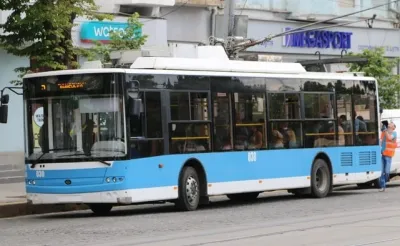 У Вінниці тролейбус збив іноземку. Дівчина в лікарні