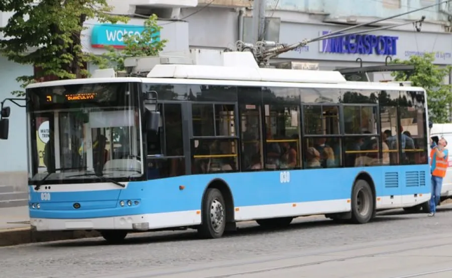 У Вінниці тролейбус збив іноземку. Дівчина в лікарні