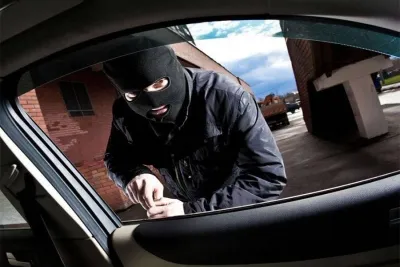 Вінницькі поліцейські завдяки допомозі працівника автозаправки швидко зловили викрадача автівки