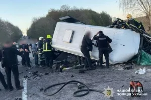 В автотрощі у Жмеринському районі загинули троє людей, восьмеро травмувалися