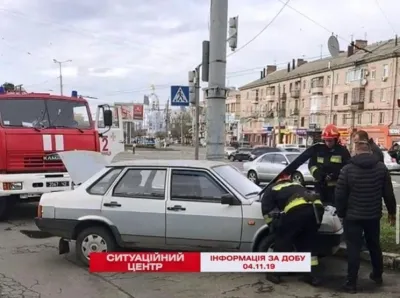 У Вінниці біля Центрального мосту загорілася машина
