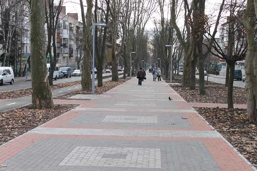 На відремонтованому проспекті Космонавтів вже з'явились наслідки вандалізму