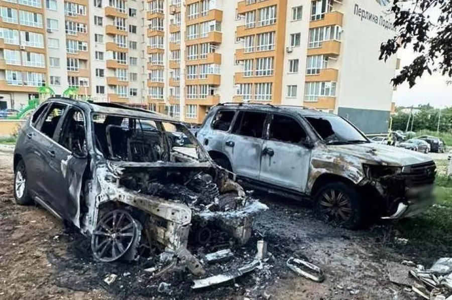 Поліція затримала причетних до підпалу позашляховиків у Вінниці