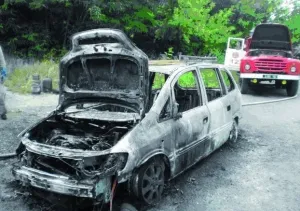 На Вінниччині вщент згорів легковик і вантажний бус. Один водій в лікарні