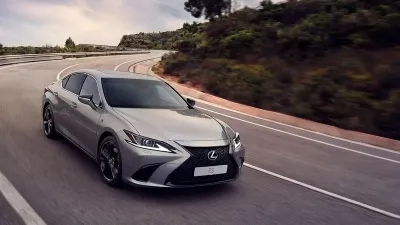 Огляд на оновлену модель Lexus ES