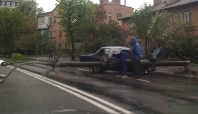 У Вінниці водій «ВАЗу» допустив зіткнення з електричною опорою