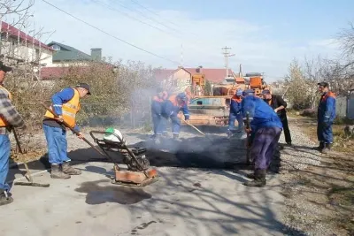 У приватному секторі міста Вінниці продовжують асфальтувати дороги