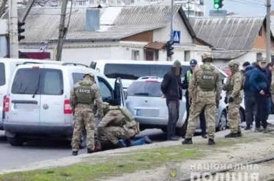 У Вінниці КОРД затримав чоловіка, який кілька років переховувавсявід суду за розстріл авто (Відео)