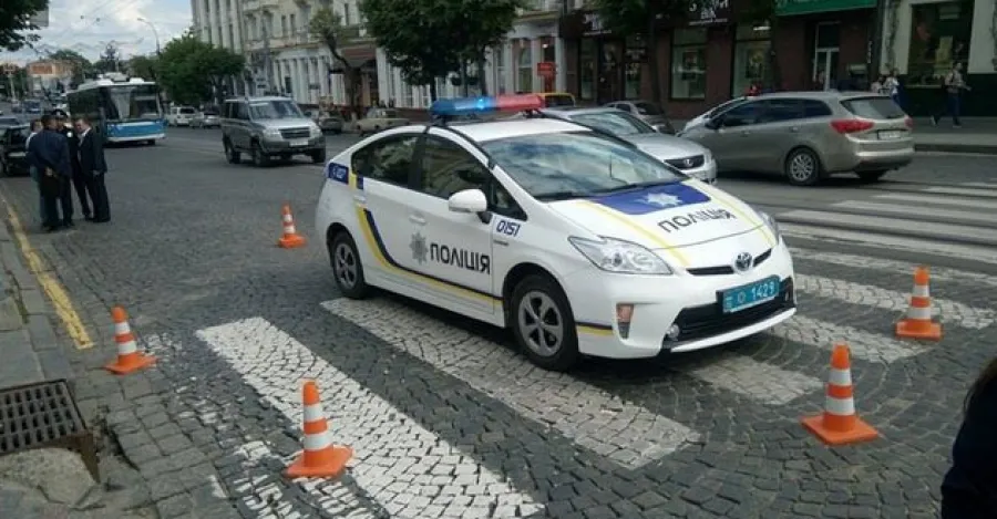 В центрі Вінниці патрульний поліцейський збив дівчину