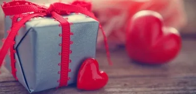 Прикольные подарки на 14 февраля — как сделать праздник незабываемым