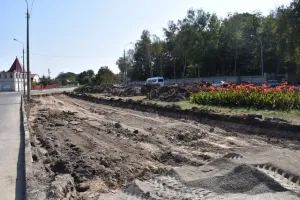 Біля музею Пирогова у Вінниці роблять парковку для екскурсійних автобусів