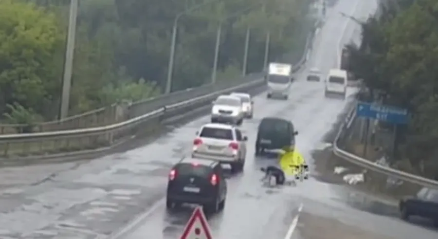 У Вінниці жінка виповзла на дорогу та знепритомніла (Відео)