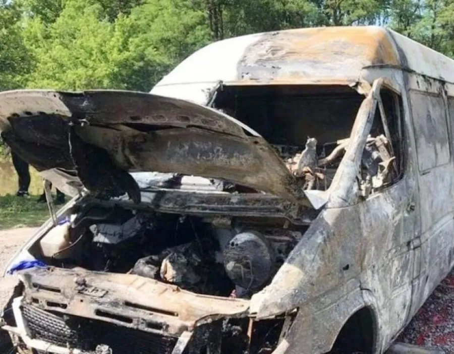 На Вінниччині мікроавтобус з хімікатами злетів у притоку річки Рось (Фото)