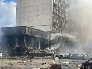 У Вінниці запустили гарячу лінію для пошуку людей після ракетного обстрілу центру міста