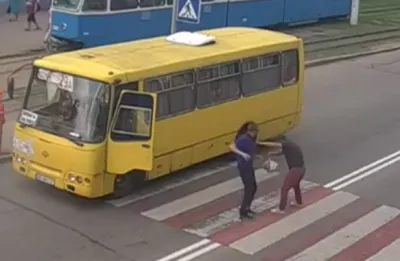 У Вінниці побилися водій маршрутки та пішохід (Відео)