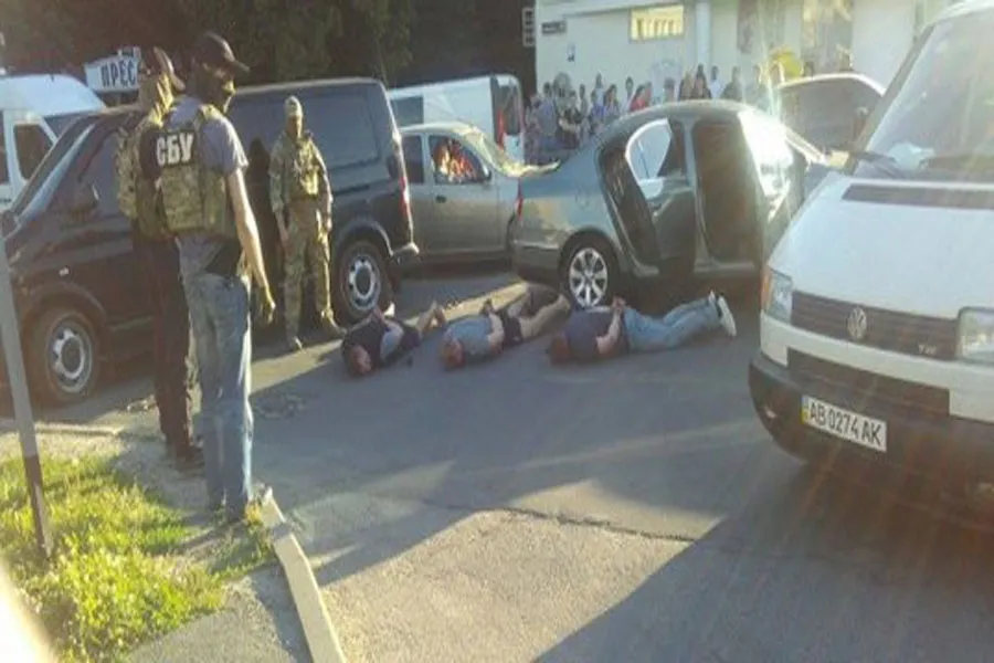 У Вінниці співробітники СБУ на очах у людей провели операцію із затримання злочинців