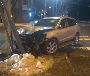 У Вінниці водій іномарки тікав від поліції і в’їхав в стовп