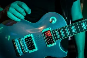 Чим відрізняються електрогітари для новачків і для досвідчених музикантів?