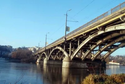 З вівторка через Київський міст почнуть їздити тролейбуси та маршрутки