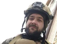 «Привезли частинку пам’яті про командира»: матері загиблого розвідника з Вінниччини передали його нагороду