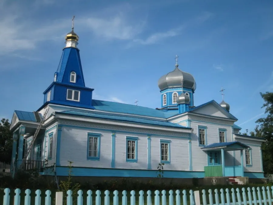 На Вінниччині дві церкви в одному селі віддали віруючим