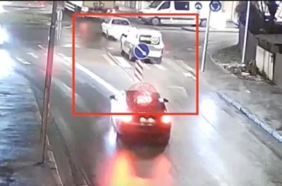 У Вінниці водій автомобіля FORD збив дорожній знак