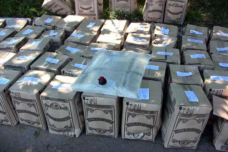 Мешканець Вінниччини виготовляв та продавав алкоголь під виглядом відомих брендів