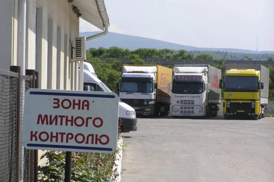 На Вінницькій митниці під час перевірки автомобіля знайшли наркотики та психотропічну речовину