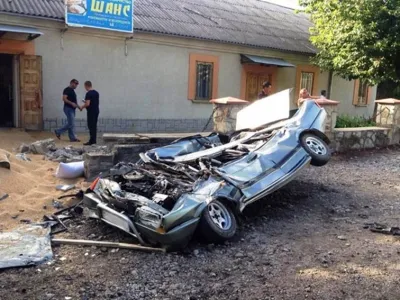 На Вінниччині перекинулася вантажівка. Водій загинув, пішохід постраждав