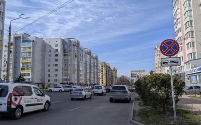 Паркування вздовж вулиці Зодчих: у Вінниці на Поділлі встановили заборонні знаки