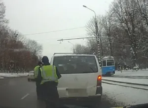 Завдяки пильним громадянам патрульні по гарячих слідах затримали підозрюваних у крадіжці (Відео)