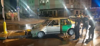 Острівець безпеки зупинив Volkswagen. П'яний водія ледь стояв на ногах