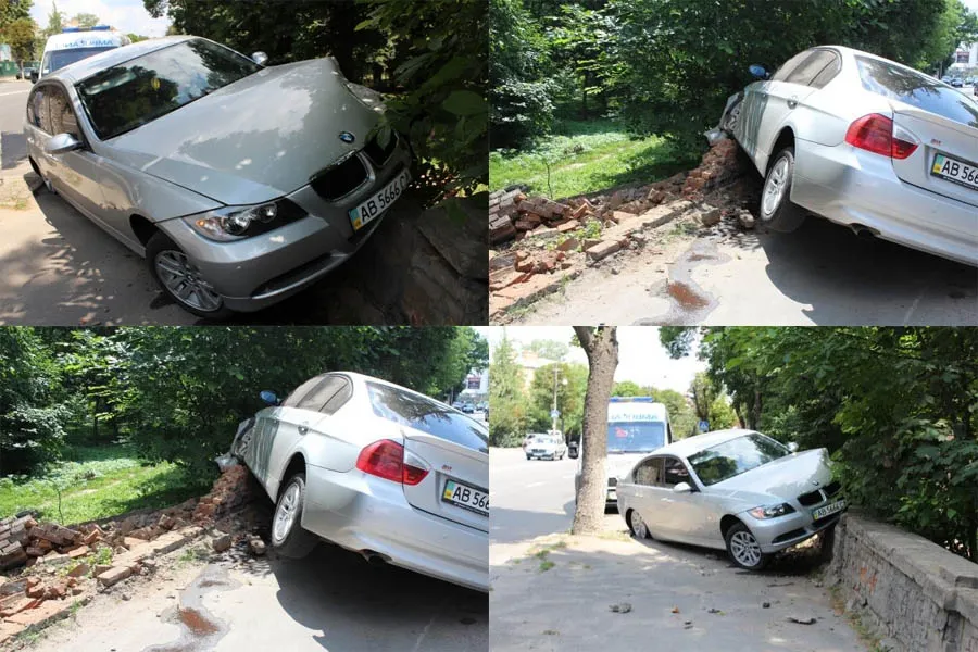 У Вінниці водій BMW поспішаючи на похорон протаранив паркан Центрального парку